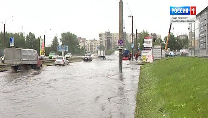 �Водоканал� устраняет многочисленные потопы после ливня на улицах Петербурга