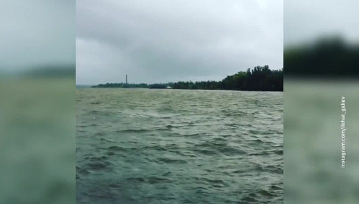 МЧС объявило штормовое предупреждение в Петербурге