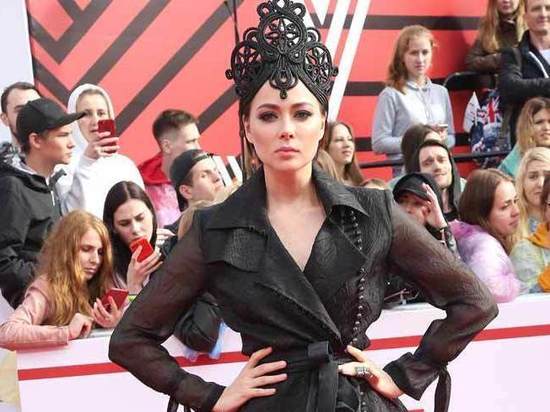 Самбурская сорвалась на «не понимающих по-русски» зрителей