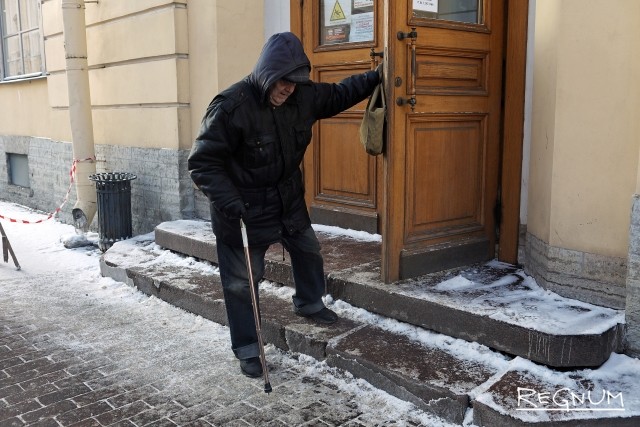Петербургу пока не удалось принципиально решить проблему уборки зимних улиц