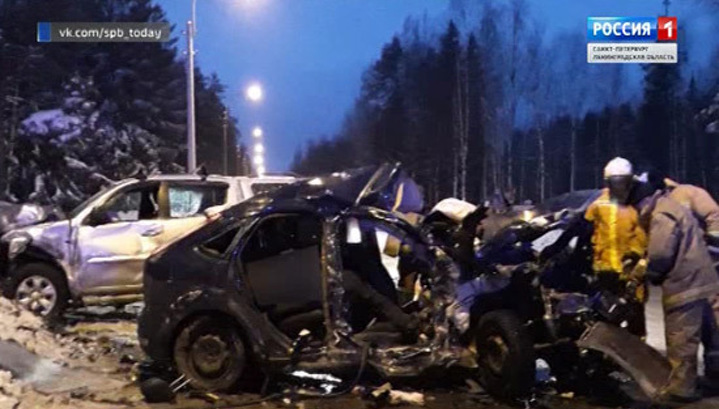 Сильный снегопад стал причиной многочисленных ДТП в Петербурге и Ленобласти