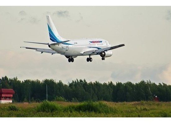 Самолет АК «Ямал» вернулся в «Пулково» из-за трещины в стекле