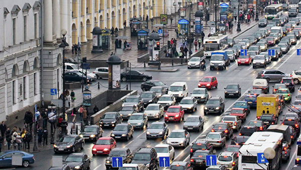Власти Петербурга хотят снизить скорость движения на Невском проспекте